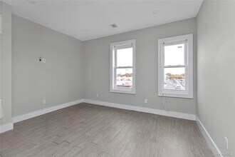 17 N Park Ave in Rockville Centre, NY - Foto de edificio - Building Photo