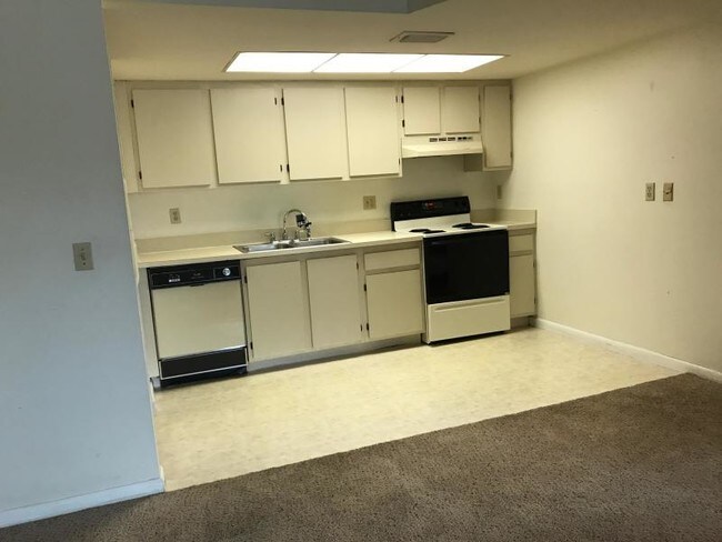 2083 NE Collins Cir-Unit -4d in Jensen Beach, FL - Building Photo - Building Photo