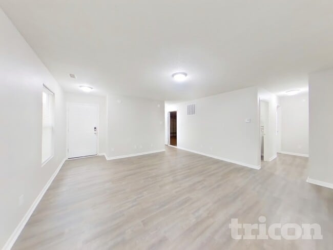 10818 Wymm Ln in Ingalls, IN - Foto de edificio - Building Photo