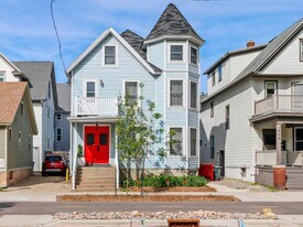 207 S Broom St, Unit #2 in Madison, WI - Building Photo