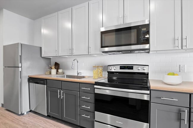 The Overland in Denver, CO - Building Photo - Building Photo