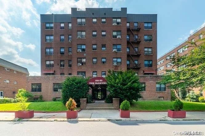 165-20 Highland Ave in Queens, NY - Building Photo