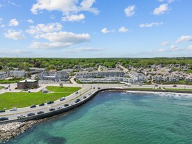 19 Beach St in Narragansett, RI - Building Photo