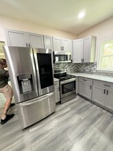 1324 Charleston Ave in Portsmouth, VA - Foto de edificio - Building Photo