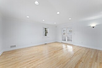 14 Wakefield Rd in Scarsdale, NY - Building Photo - Building Photo