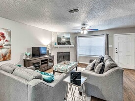 Windsor Place Townhomes in Plano, TX - Building Photo