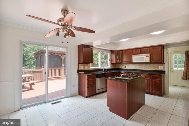 13920 Wagon Way in Silver Spring, MD - Building Photo - Building Photo