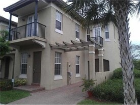 6920 Julia Gardens Dr in Coconut Creek, FL - Building Photo