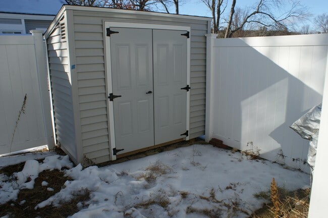 25 Meadow Pond Dr, Unit A in Leominster, MA - Building Photo - Building Photo
