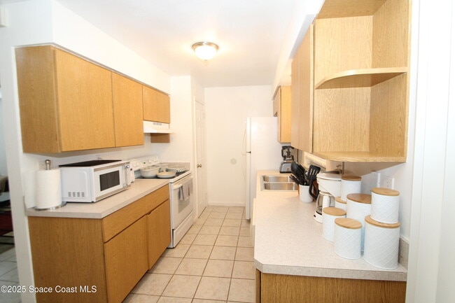 1040 Hosbine St SE in Palm Bay, FL - Building Photo - Building Photo