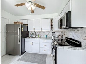2223 Liberty St in Hollywood, FL - Building Photo - Building Photo