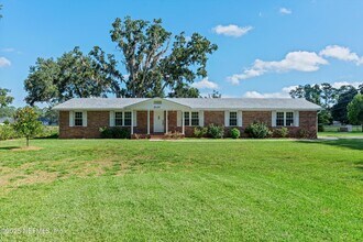 5127 Lourcey Rd in Jacksonville, FL - Foto de edificio - Building Photo