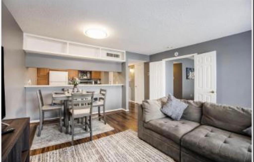 2826 S Bartell Dr Photo