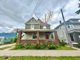 743 Neland Ave SE in Grand Rapids, MI - Building Photo