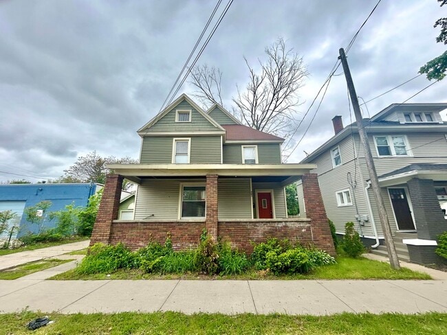 property at 743 Neland Ave SE