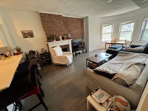 1402 Beacon St, Unit 3 in Brookline, MA - Foto de edificio - Building Photo