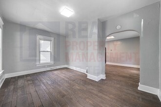 543 Beacon St in Akron, OH - Foto de edificio - Building Photo