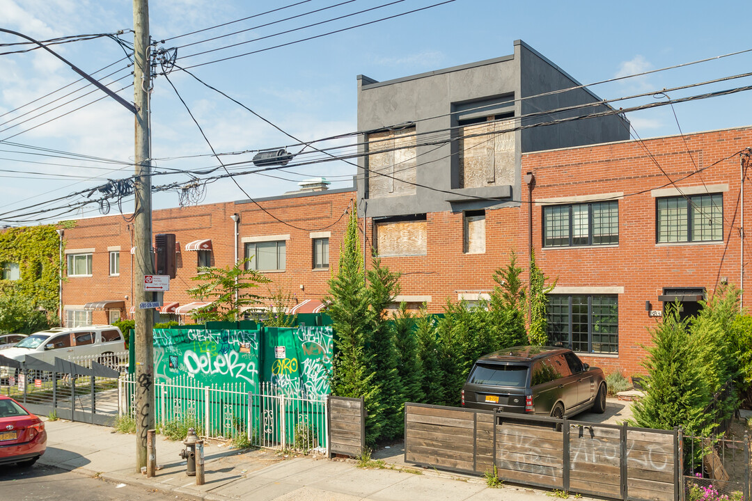 931 Hart St in Brooklyn, NY - Foto de edificio