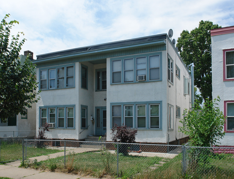 3020 Clinton Ave S in Minneapolis, MN - Foto de edificio