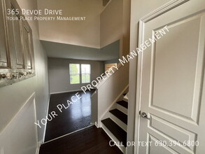 365 Devoe Dr in Oswego, IL - Building Photo - Building Photo