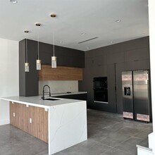4627 SW 32nd Ave in Fort Lauderdale, FL - Building Photo - Building Photo