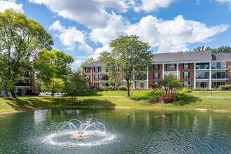 Versailles on the Lakes Oakbrook* in Oakbrook Terrace, IL - Building Photo - Building Photo