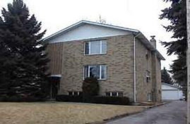 147 S Curtis St in Lake Geneva, WI - Building Photo