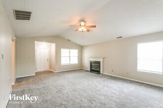 5815 Victory Ave in Indianapolis, IN - Foto de edificio - Building Photo