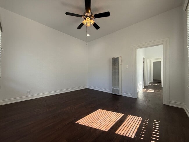 476 E St John St in San Jose, CA - Building Photo - Building Photo