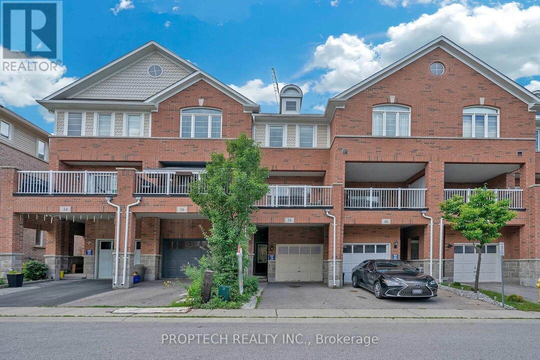 38 Beehive Ln in Markham, ON - Building Photo