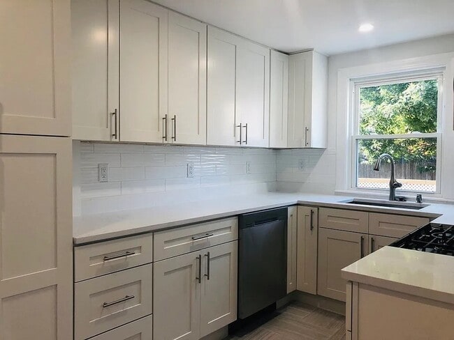 31 Middle St, Unit A