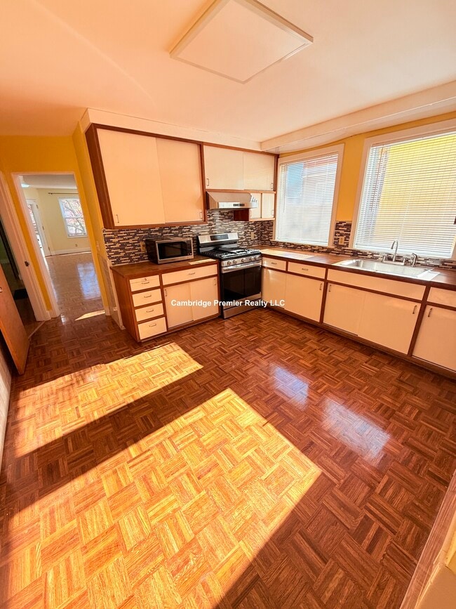 10 Packard Ave, Unit 1 in Somerville, MA - Building Photo - Building Photo