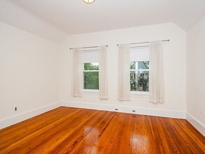 86 Belmont St, Unit 2 in Somerville, MA - Building Photo - Building Photo