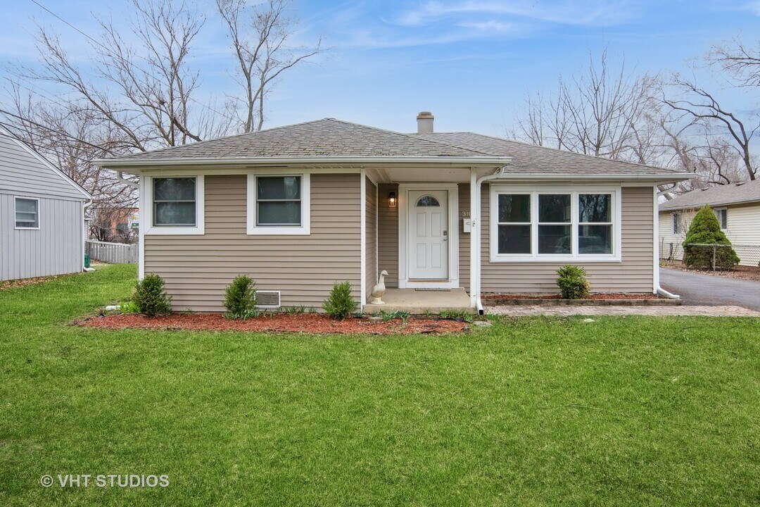 3104 Fremont St in Rolling Meadows, IL - Building Photo