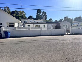 11836 Laurelwood Dr in Los Angeles, CA - Building Photo