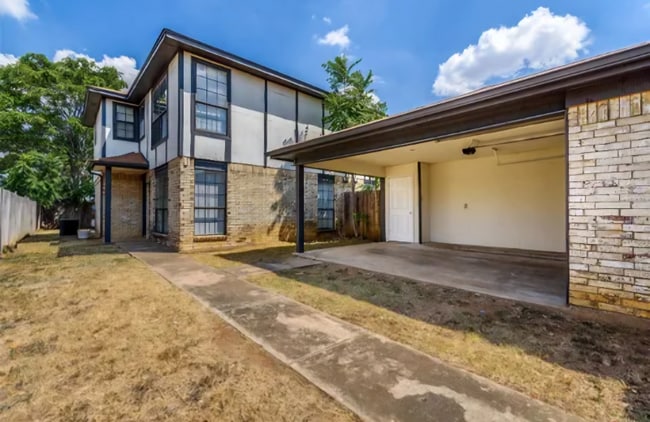 property at 6814 S Creek Dr