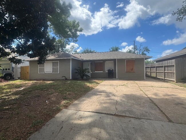 4918 Balkin St in Houston, TX - Building Photo - Building Photo
