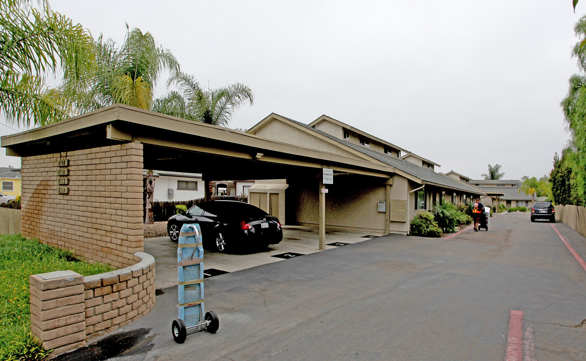 Wellington Townhomes in San Diego, CA - Building Photo