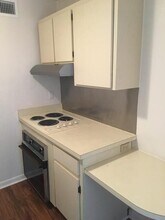 643 Executive Center Dr, Unit Q207 in West Palm Beach, FL - Building Photo - Building Photo