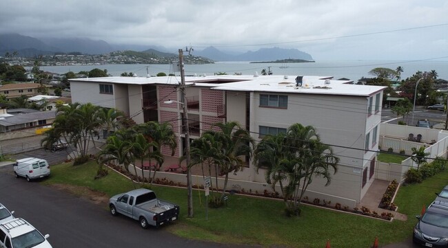 Bayview Apartments in Kaneohe, HI - Building Photo - Building Photo