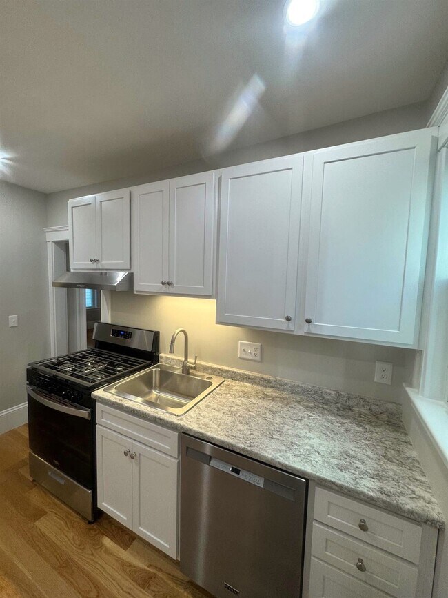 15 Belmont Sq, Unit 3 in Somerville, MA - Building Photo - Building Photo