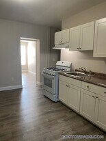 671 Middle St in Fall River, MA - Building Photo