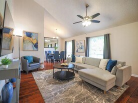 11605 Buckingham Rd in Austin, TX - Building Photo