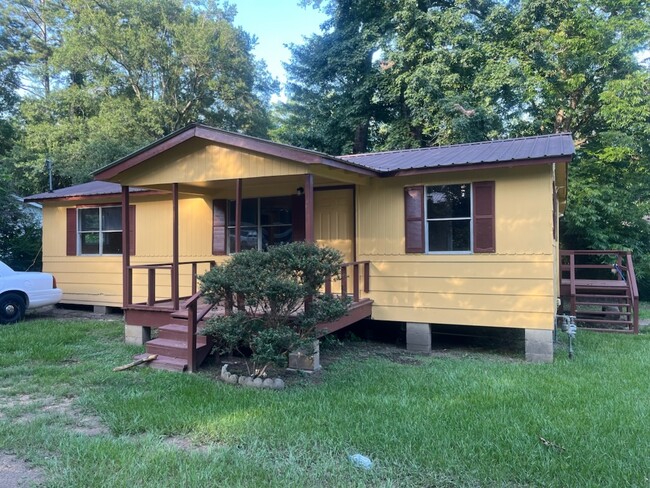property at 312 N Chestnut St