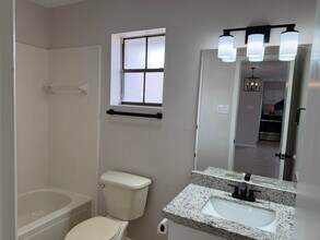 5816 Longoria Loop in Laredo, TX - Building Photo - Building Photo