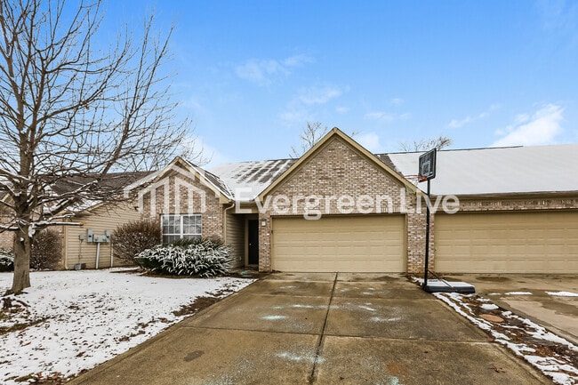 2004 Lisa Walk Dr in Indianapolis, IN - Building Photo - Building Photo