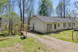 118 Pine Hill Dr in Swannanoa, NC - Building Photo - Building Photo