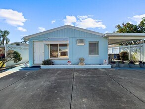 11400 2nd St E in Treasure Island, FL - Foto de edificio - Building Photo