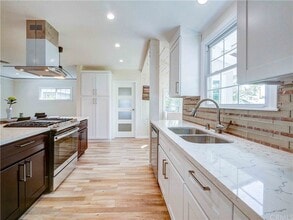 15931 Tuba St in North Hills, CA - Building Photo - Building Photo