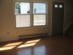 27 Weaver Ave in Newport, RI - Building Photo - Building Photo